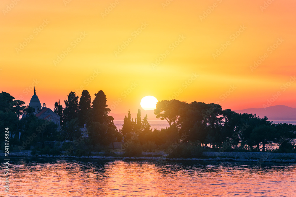 Obraz premium Sunset or sunrise sky above the sea. Nature, weather, atmosphere, travel theme. Sunrise or sunset over the sea. Panorama