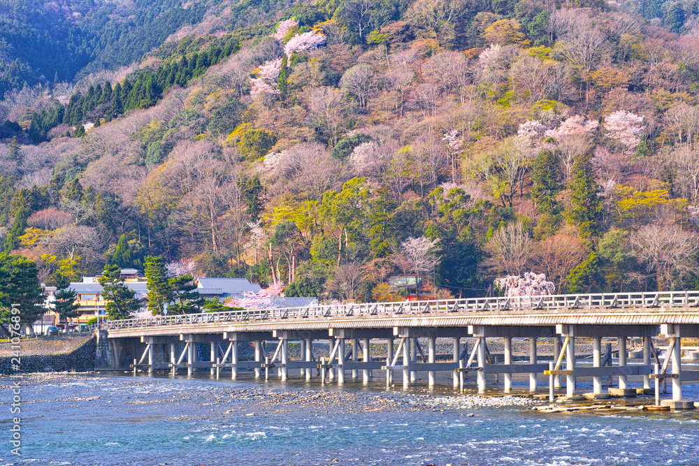 京都嵐山 春の桜咲く渡月橋 Stock 写真 Adobe Stock 京都嵐山 春の桜咲く渡月橋 Stock 写真 Adobe Stock