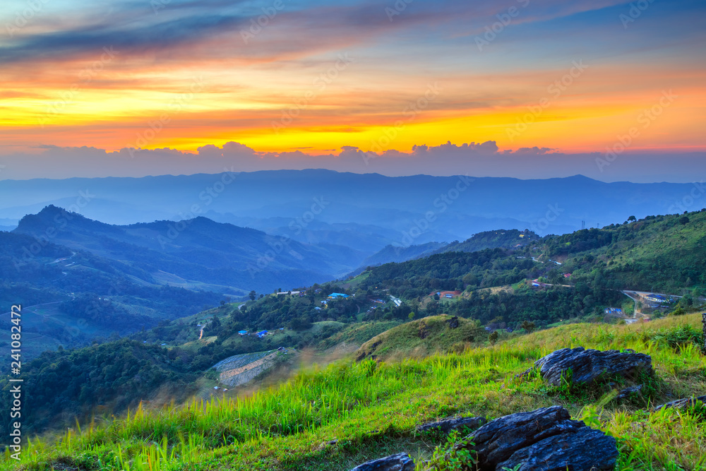 Fototapeta premium Landscape of sunset on Mountain at Doi Pha Tang, ChiangRai ,Thailand