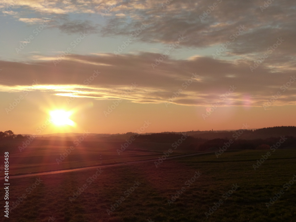 Sonnenuntergang im Herbst bei Lutzerath / Eifel