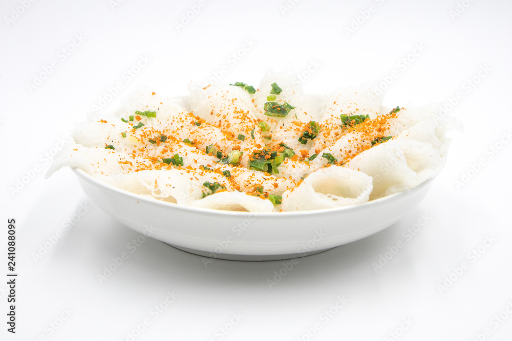 Fine rice vermicelli - Vietnamese dish consisting of rice vermicelli, topped with chopped scallions sauteed in oil Fine rice vermicelli - Vietnamese dish consisting of rice vermicelli, topped with chopped scallions sauteed in oil