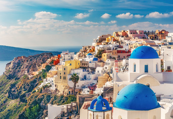 Wandcirkels Santorini Zonnige kerken van Oia  © Funny Studio