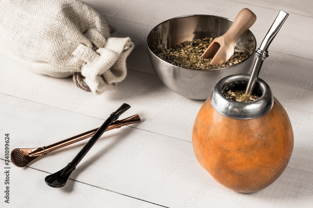 Fototapeta premium yerba mate drink