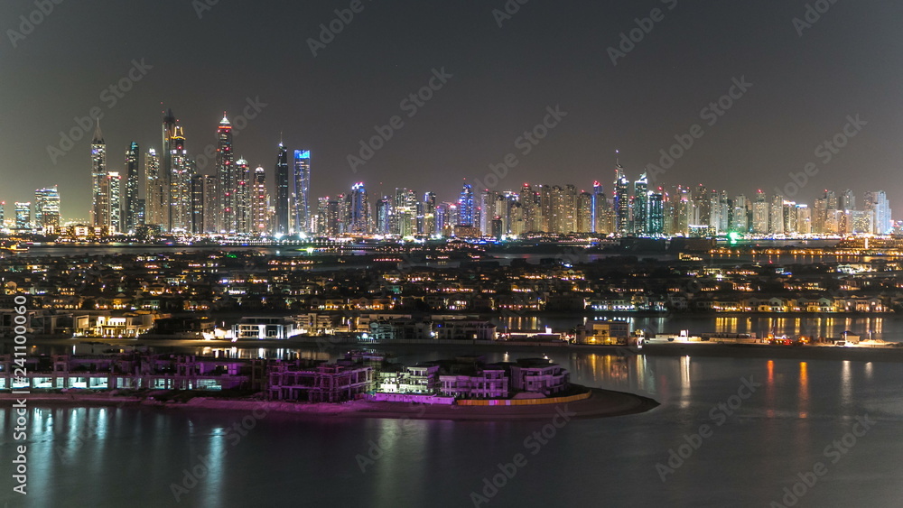Obraz premium Jumeirah Palm island skyline night timelapse in Dubai, UAE.