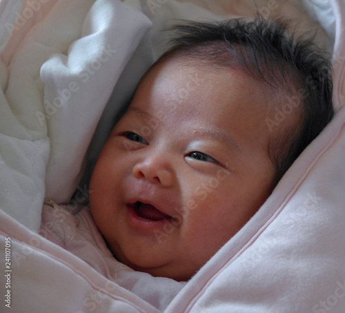 Bebe Fille Metisse Chinoise Et Francaise Rigolant Dans Une Barboteuse Rose Stock Photo Adobe Stock