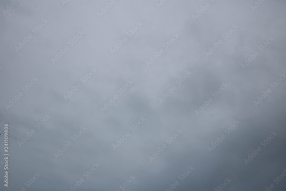ciel très nuageux, gris Fond graphique, background, météo ciel d'orage et de pluie ciel très nuageux, gris Fond graphique, background, météo ciel d'orage et de pluie