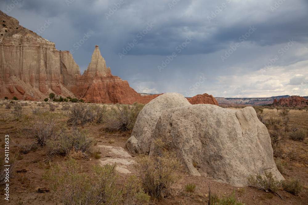 Fototapeta premium Dramatic Sandstone Cliffs, Southern Utah