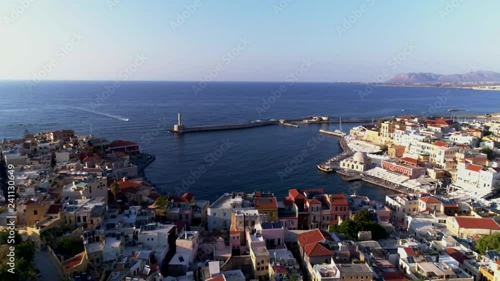 Chania Hafen aus der Luft mit Blick Richtung Meer. Chania Hafen aus der Luft mit Blick Richtung Meer.