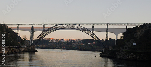 Pontes Ferroviárias Portuguesas - ponte de Dona maria com a ponte de São João por trás - por-do-dol - rio douro