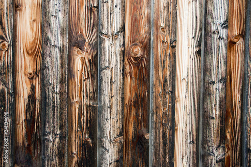 Holzwand eines alten Bauernhauses als Hintergrund