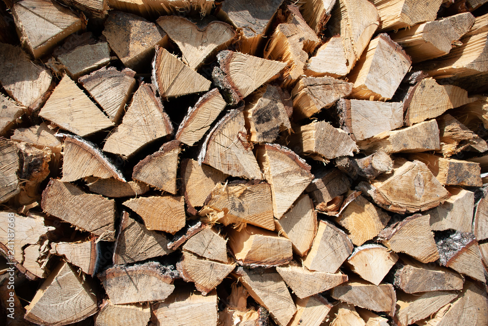 Alter Holzstapel an einem Allgäuer Bauernhaus Alter Holzstapel an einem Allgäuer Bauernhaus