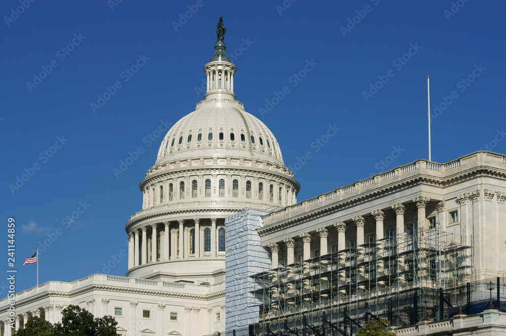 Obraz premium Dome of United States Capitol located on Capitol Hill at eastern end of National Mall in Washington, D.C.