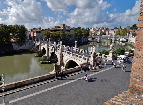 Puente Sant'Angelo,pons Aelius (puente Elio),Roma, construido emperador romano Adriano, cruza el río Tíber con cinco arcadas. photo