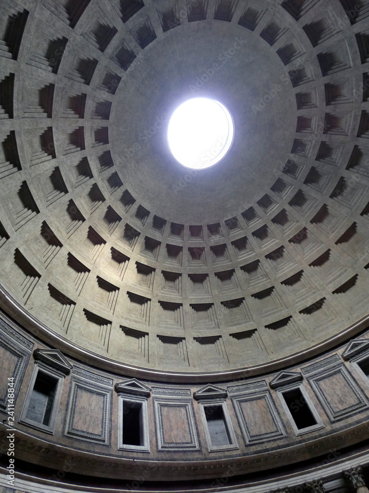 Cúpula del Panteón de Agripa o Panteón de Roma (Il Pantheon)  templo de planta circular.
