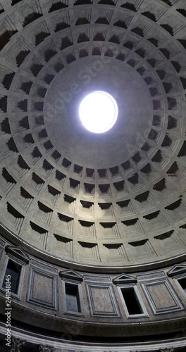 C  pula del Pante  n de Agripa o Pante  n de Roma  Il Pantheon   templo de planta circular.