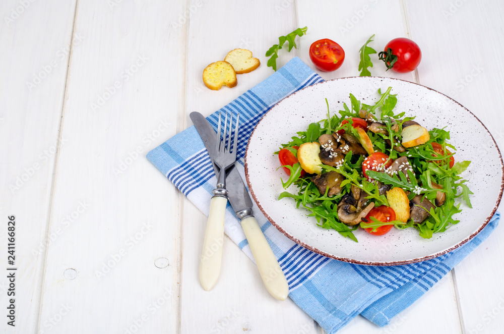 Warm salad with arugula and mushrooms Warm salad with arugula and mushrooms