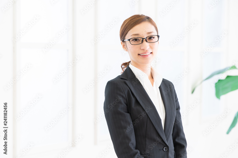 笑顔の女性 ビジネス 笑顔の女性 ビジネス