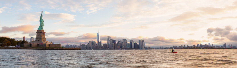 Handdoek met foto Vrijheidsbeeld Vrijheidsbeeld zonsopkomst vanuit Jersey City  © edb3_16