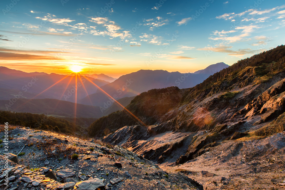 Inspirational sunrise landscape image of Hehuanshan Mountain, Taiwan - obrazy, fototapety, plakaty 