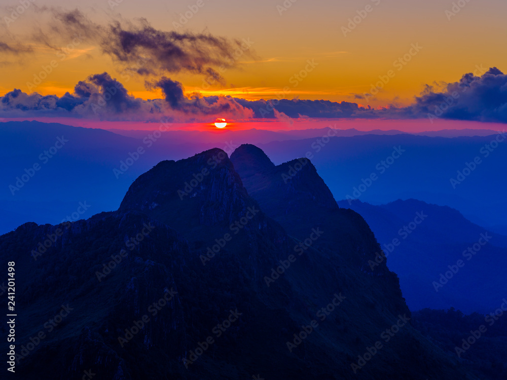 Obraz premium Mountain with mist 