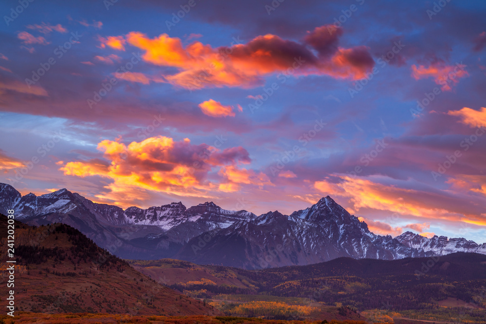Dramatic sunrise over the Dallas Divide in Colorado's San Juan Mountains - obrazy, fototapety, plakaty 