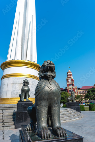 The Mahabandoola park was laid out by the British in 1868. The Independence Monument celebrates the 1948 independence. The obelisk is surrounded by 'Chinthe' (a half-lion, half-dragon deity).