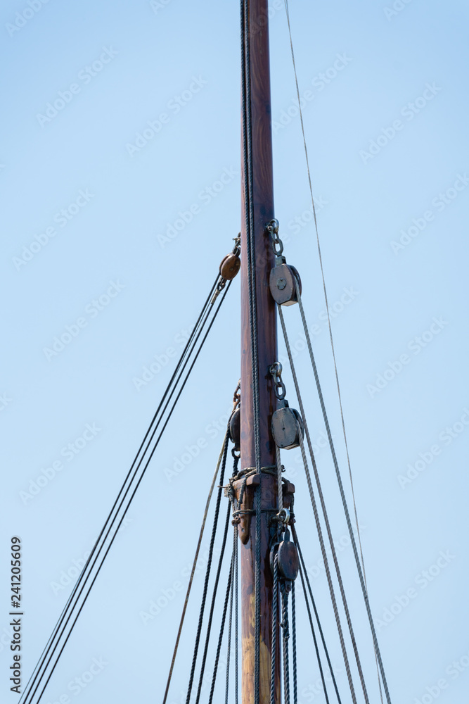 Obraz premium Mast mit Takelagen