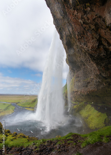 Seljalandsfoss waterfall on Iceland © www.kiranphoto.nl