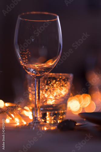 décoration repas table réveillon verre noël recevoir fête soirée manger scintiller scintillement boire fêter