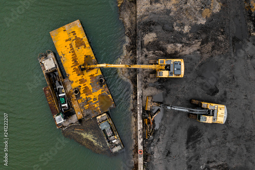 Baustelle auf dem Wasser