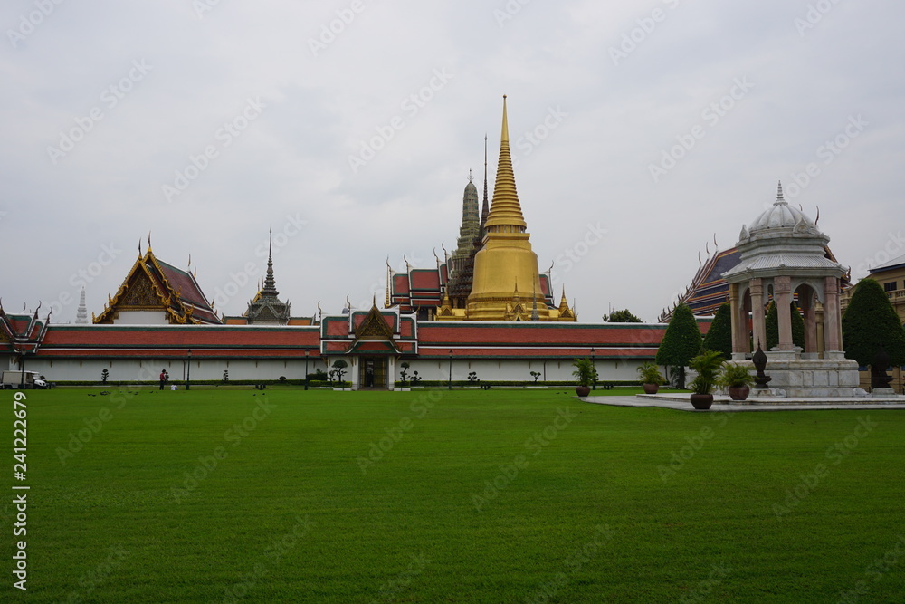 Naklejka premium Wat Phra Kaew (Temple of Emerald Buddha)