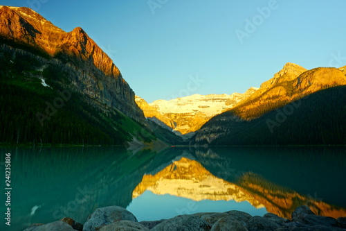 Sonnenaufgang / Sunrise Lake Louise - Rocky Mountains, Banff, Alberta © Phavy