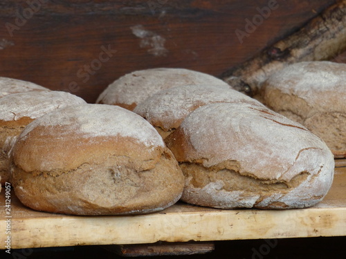 Frisches Holzofenbrot