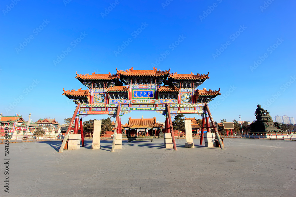 Obraz premium memorial archway landscape architecture in the Dazhao Lamasery, Hohhot city, Inner Mongolia autonomous region, China