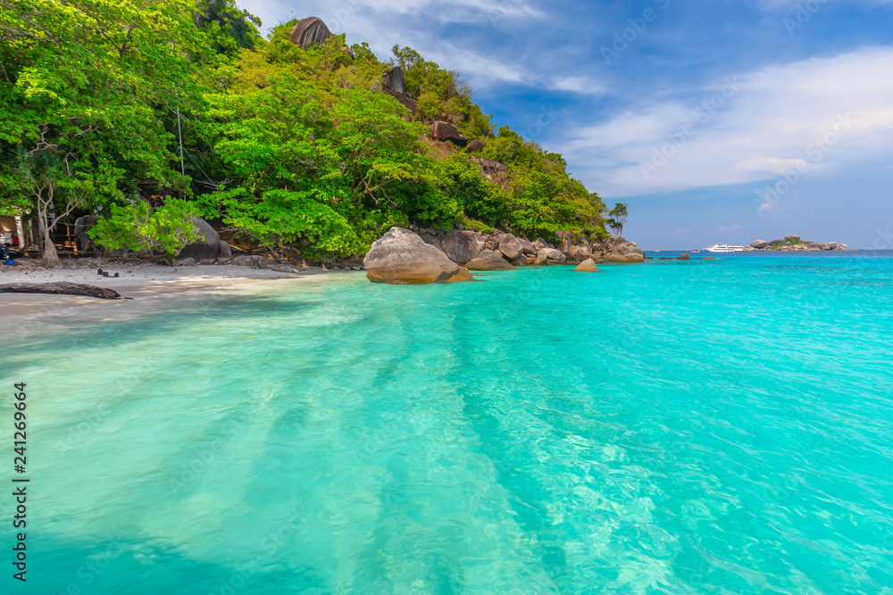 Obraz premium Similan Islands Beautiful tropical sandy beach and lush green foliage on a tropical island ,thailand