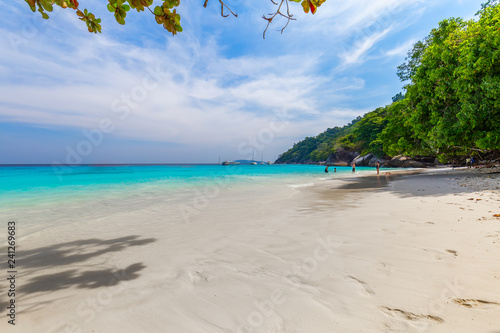 Fototapeta Naklejka Na Ścianę i Meble -  Similan Islands Beautiful tropical sandy beach and lush green foliage on a tropical island ,thailand