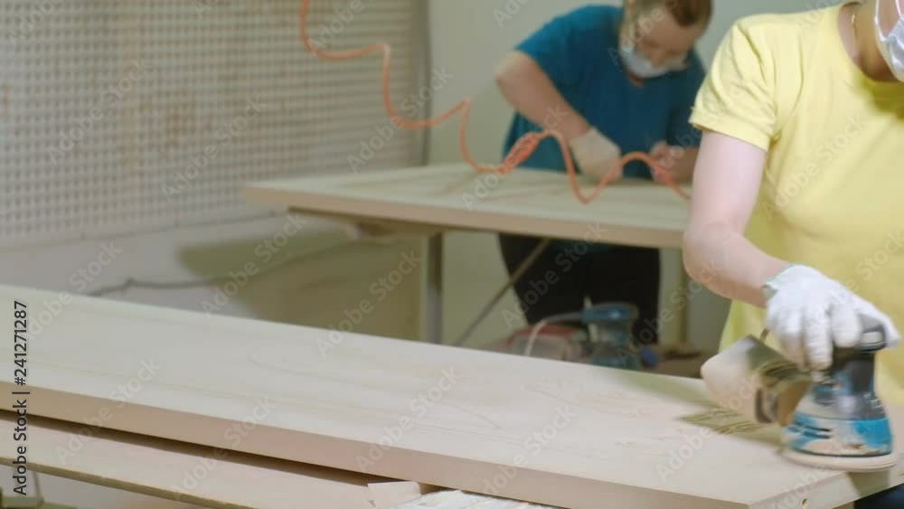 the process of polishing wooden door blank, the production of rustic interior doors the process of polishing wooden door blank, the production of rustic interior doors