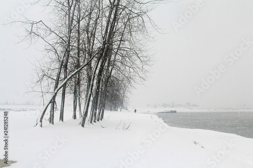  China's inland rivers and lakes in winter