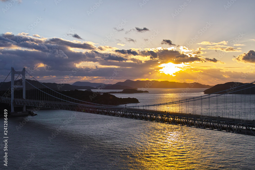 Fototapeta premium 瀬戸大橋のある風景
