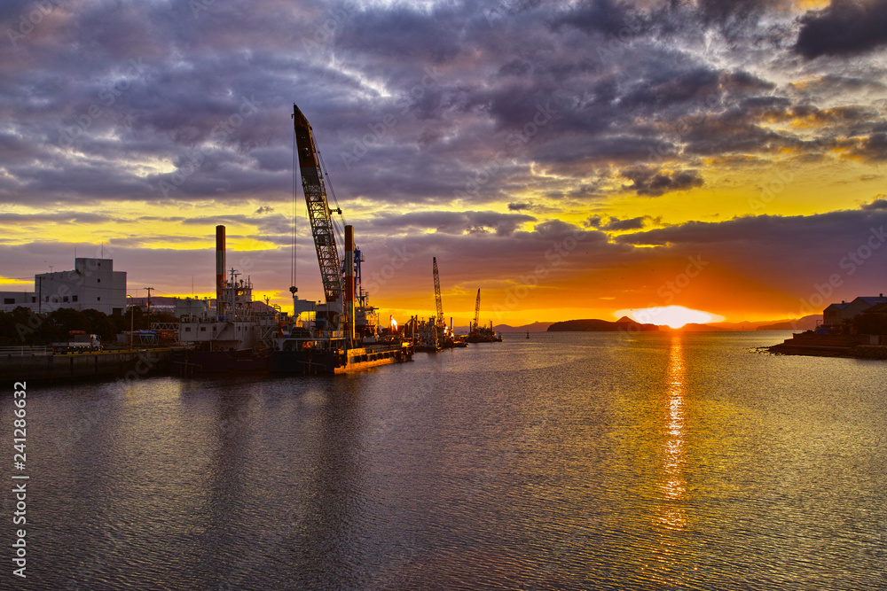 Obraz premium 瀬戸内の朝日