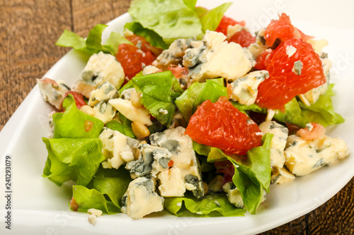 Grapefruit and blue cheese salad