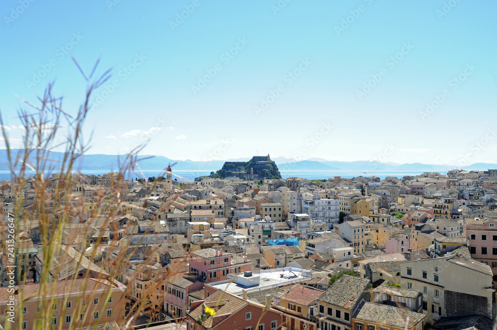 La ville de Corfou vue depuis la nouvelle forteresse