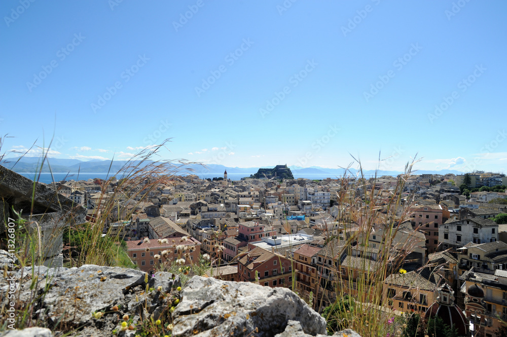La ville de Corfou vue depuis la nouvelle forteresse