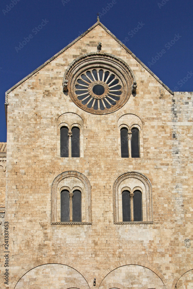 testata esterna del transetto destro della Cattedrale di Bitonto