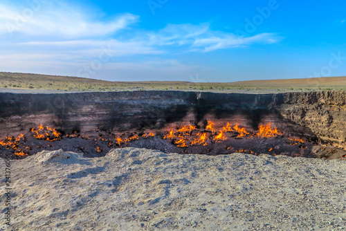 Obraz na płótnie Darvaza Gas Crater Pit 04 w salonie
