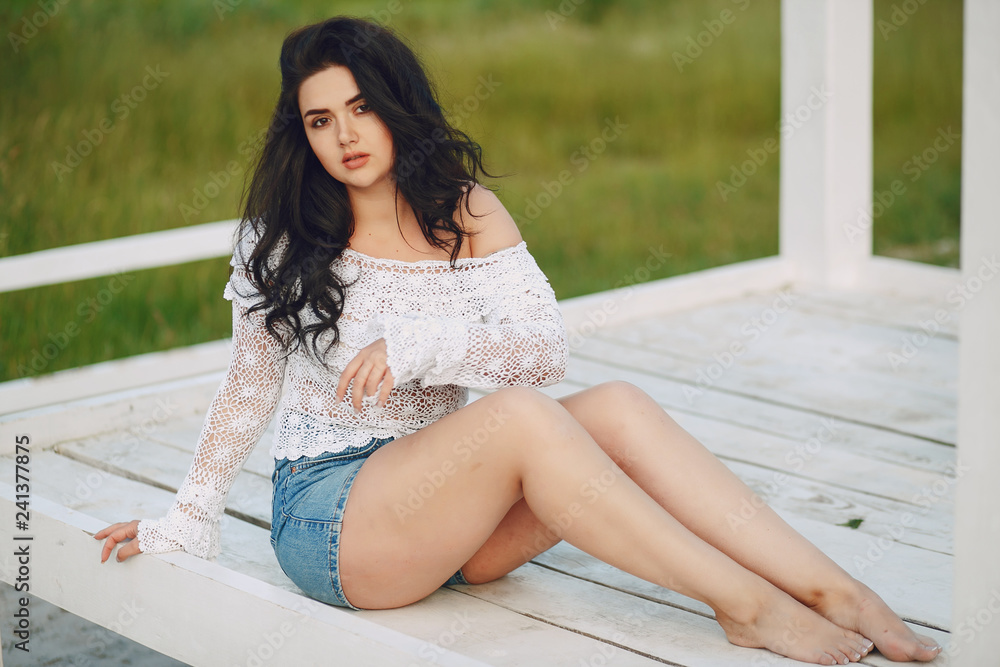 Naklejka premium beatiful brunette