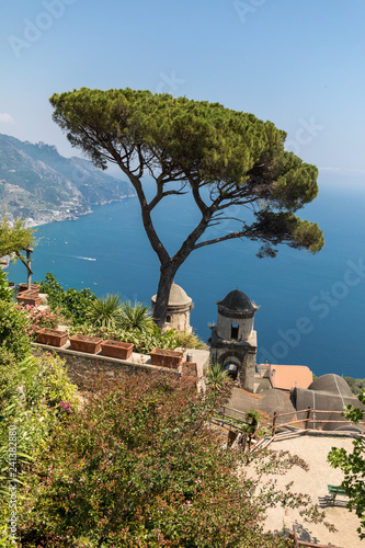Fotografia View over Gulf of Salerno from Villa Rufolo, Ravello, Campania, Italy