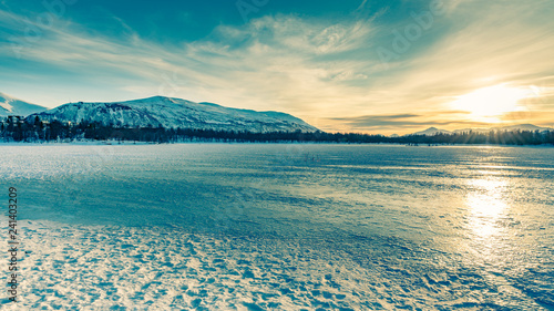 Reflets sur le lac gelé de Tromsø - Prestvannet Lake photo