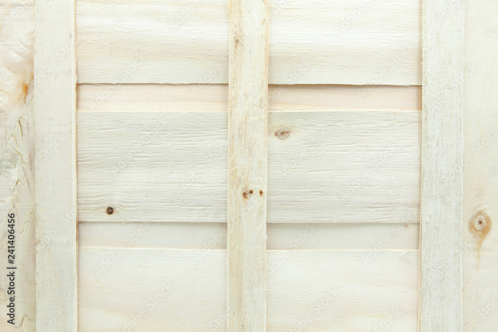 láminas horizontales y vericales de madera clara, fondo de caja de