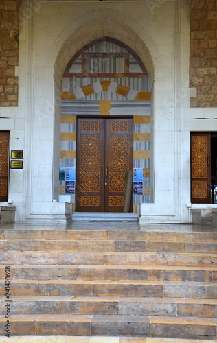 Treppe und Eingang zur Amir-Assaf-Moschee photo